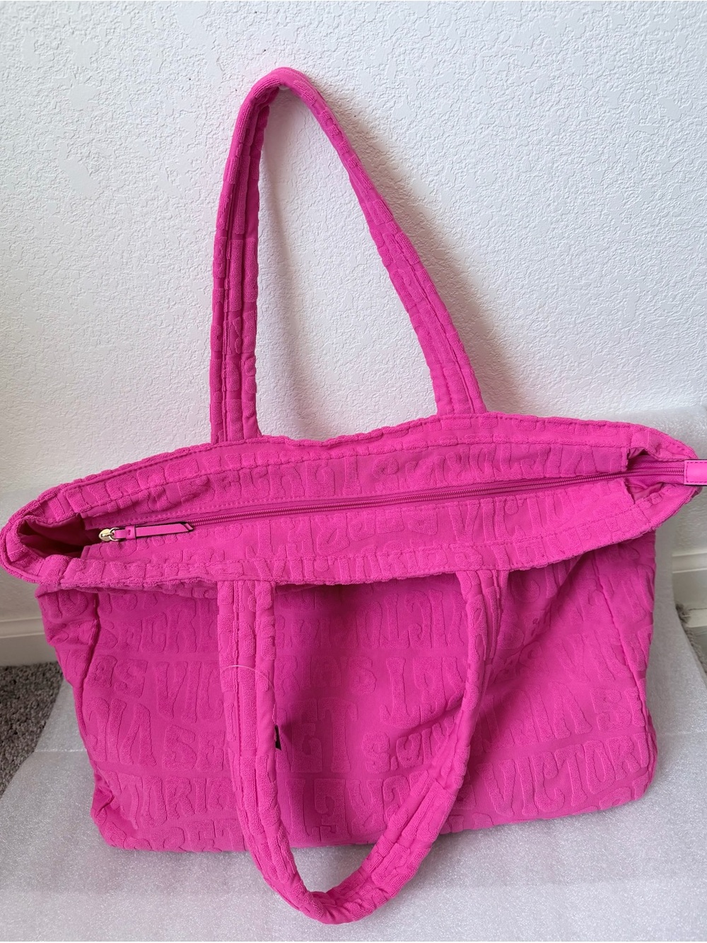 Victoria's Secret Towel Like Fabric Quilted Hot Pink Tote - Picture 5 of 7